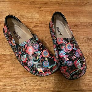 Algeria clogs size 39